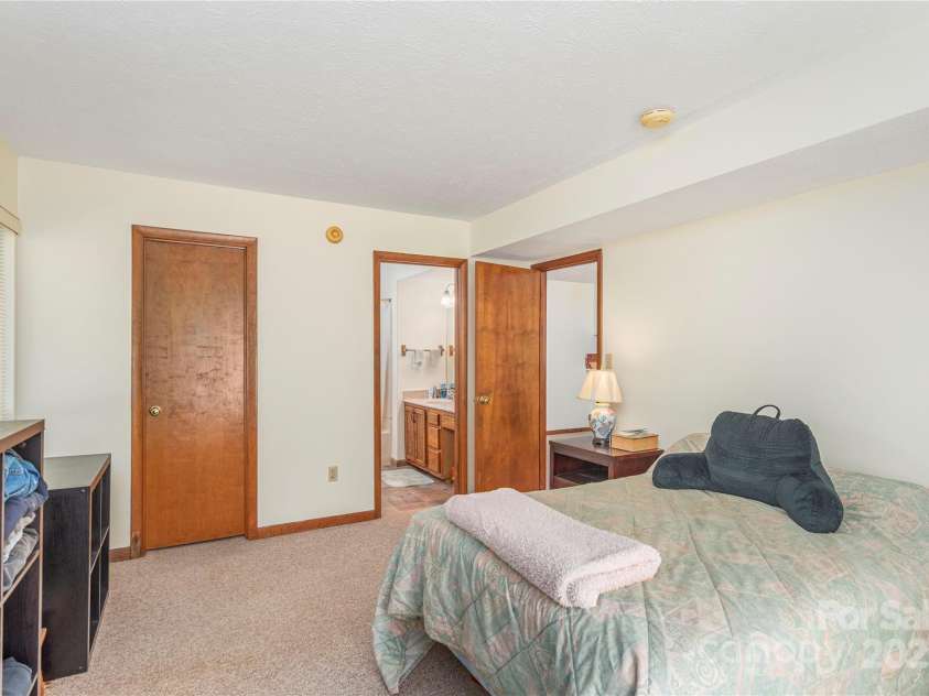 33 Ravencroft Lane, Asheville, NC 28803.  MLS# CAR4251539, YatesRealty ID 21199. Primary bedroom - 2