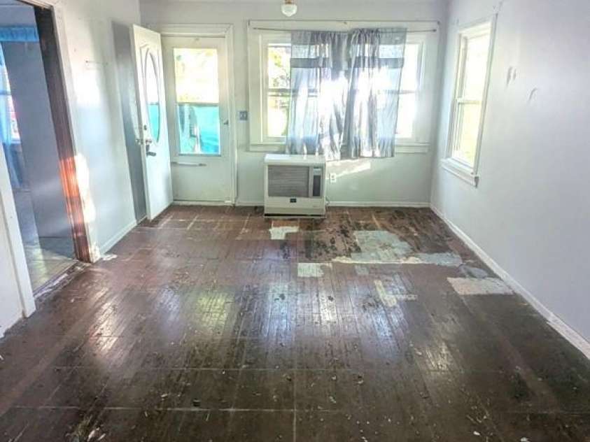 901 State Street, Marion, NC 28752.  MLS# CAR4410559, YatesRealty ID 21199. 