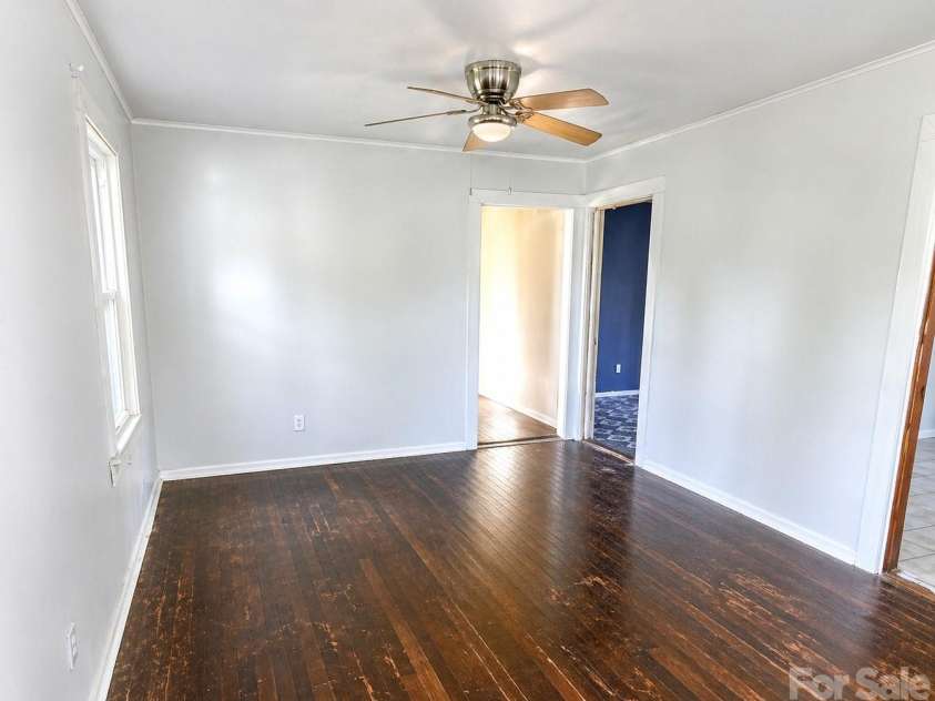 901 State Street, Marion, NC 28752.  MLS# CAR4410559, YatesRealty ID 21199. 