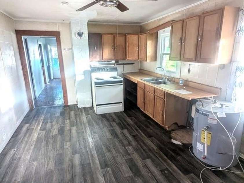 901 State Street, Marion, NC 28752.  MLS# CAR4410559, YatesRealty ID 21199. 