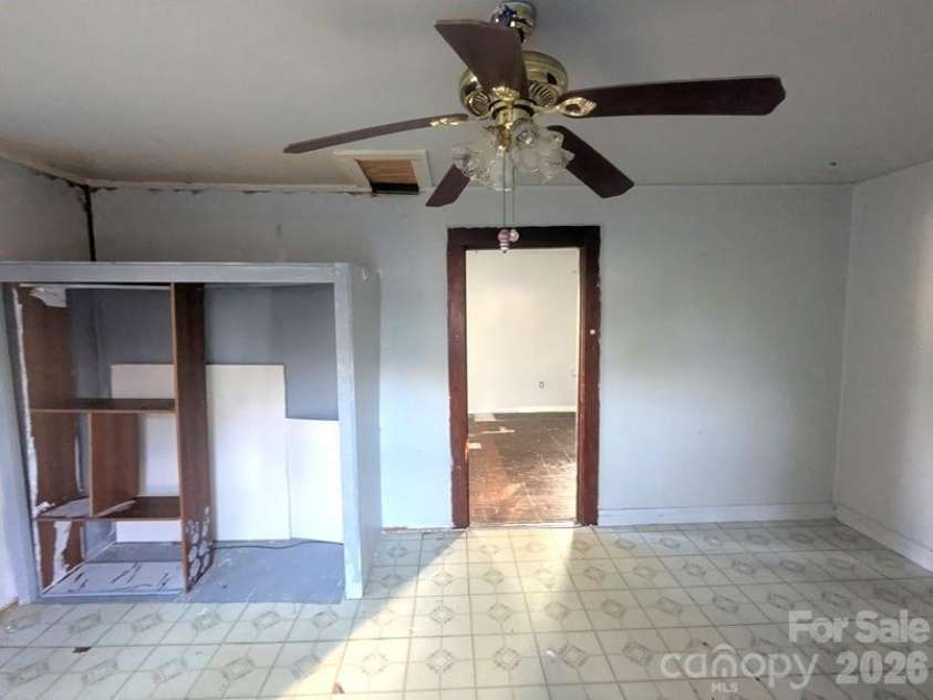 901 State Street, Marion, NC 28752.  MLS# CAR4410559, YatesRealty ID 21199. 