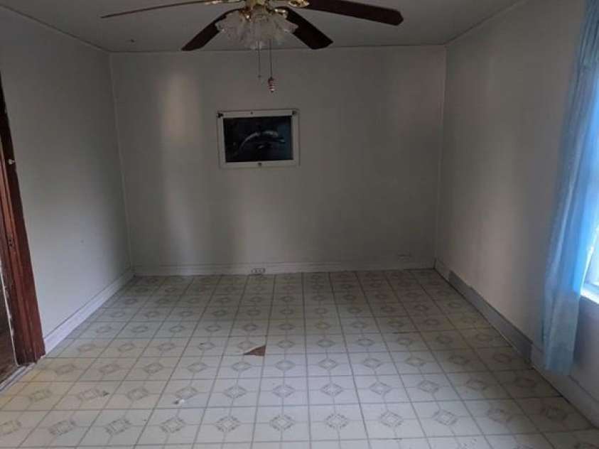 901 State Street, Marion, NC 28752.  MLS# CAR4410559, YatesRealty ID 21199. 