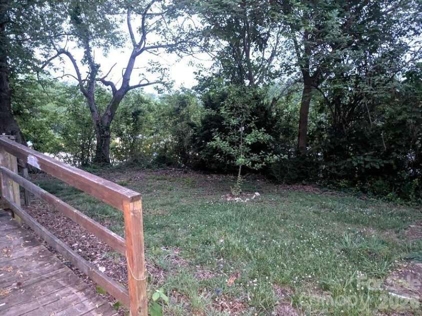 901 State Street, Marion, NC 28752.  MLS# CAR4410559, YatesRealty ID 21199. 