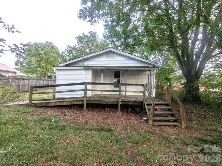 901 State Street, Marion, NC 28752.  MLS# CAR4410559, YatesRealty ID 21199. 