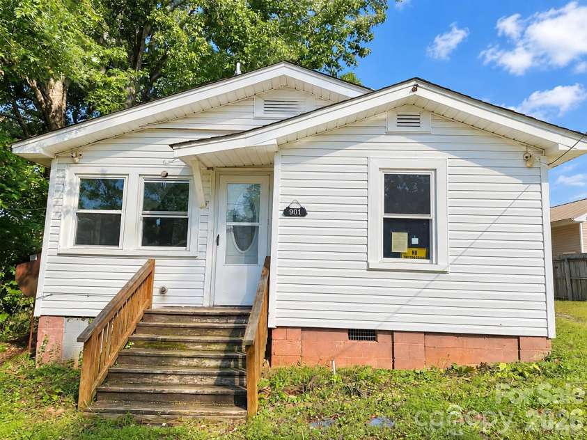 901 State Street, Marion, NC 28752.  MLS# CAR4426922, YatesRealty ID 21199. 