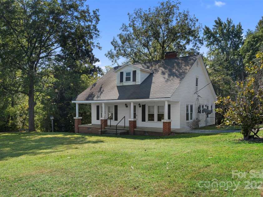 4601 Mooresville Road, Kannapolis, NC 28081.  MLS# CAR4303506, YatesRealty ID 212. 