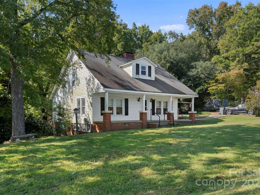 4601 Mooresville Road, Kannapolis, NC 28081.  MLS# CAR4303506, YatesRealty ID 212. 