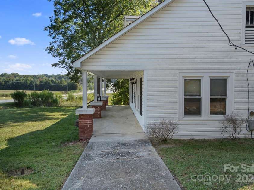 4601 Mooresville Road, Kannapolis, NC 28081.  MLS# CAR4303506, YatesRealty ID 212. 