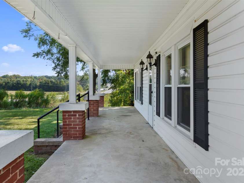 4601 Mooresville Road, Kannapolis, NC 28081.  MLS# CAR4303506, YatesRealty ID 212. 