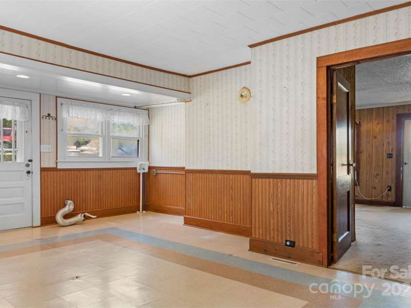 4601 Mooresville Road, Kannapolis, NC 28081.  MLS# CAR4303506, YatesRealty ID 212. 