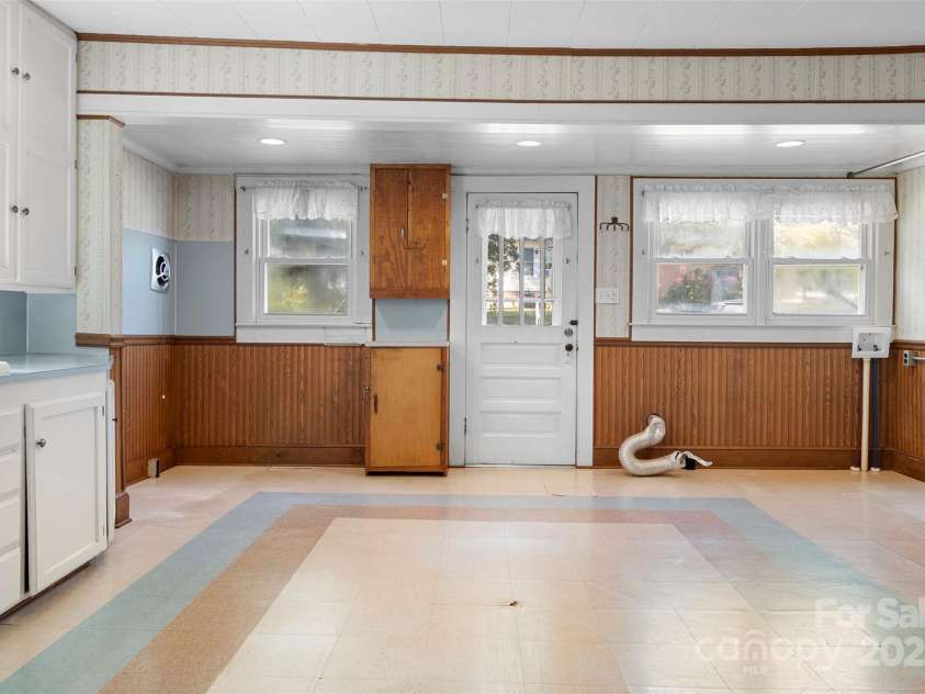 4601 Mooresville Road, Kannapolis, NC 28081.  MLS# CAR4303506, YatesRealty ID 212. 