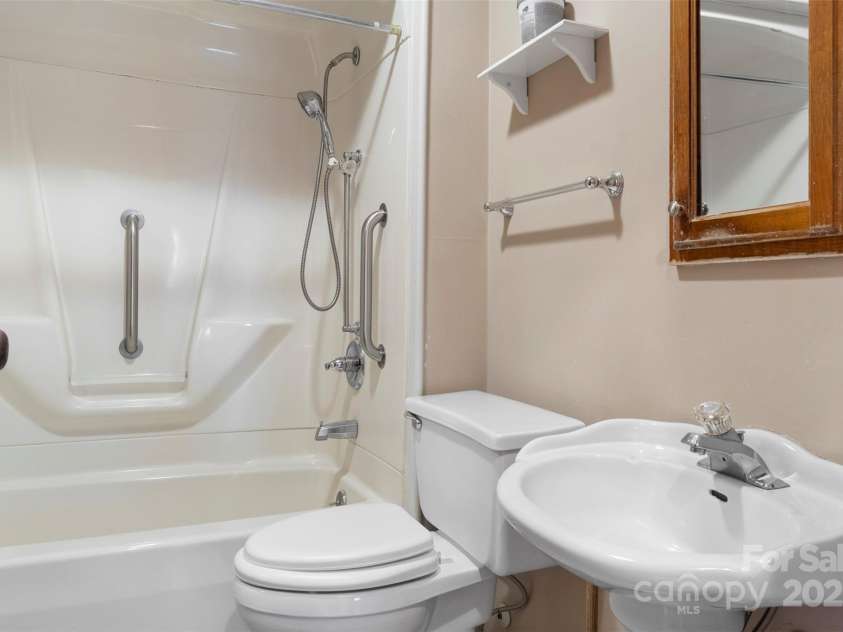 4601 Mooresville Road, Kannapolis, NC 28081.  MLS# CAR4303506, YatesRealty ID 212. 