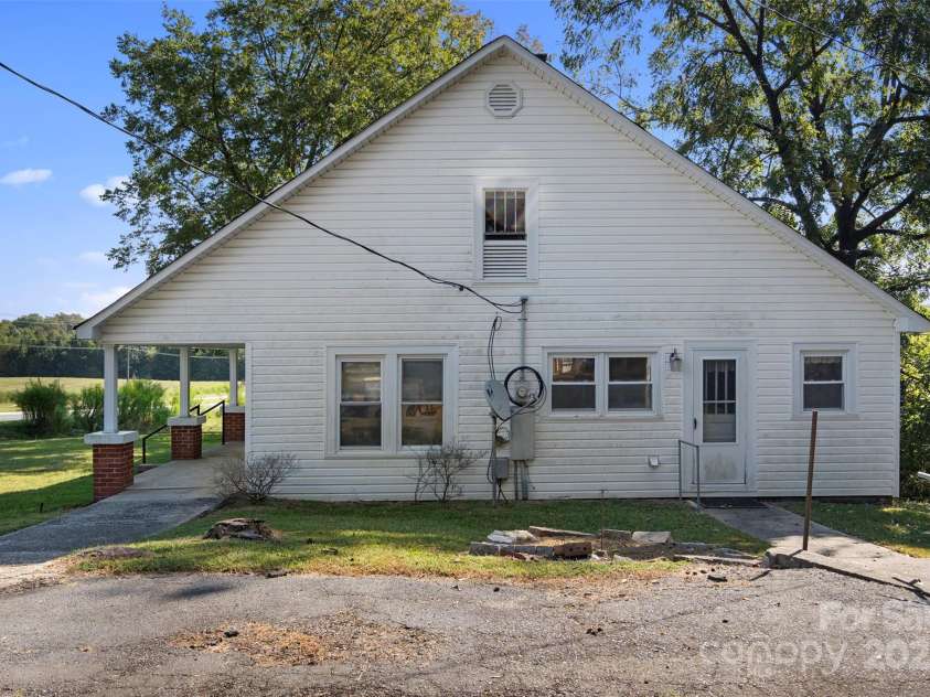 4601 Mooresville Road, Kannapolis, NC 28081.  MLS# CAR4303506, YatesRealty ID 212. 