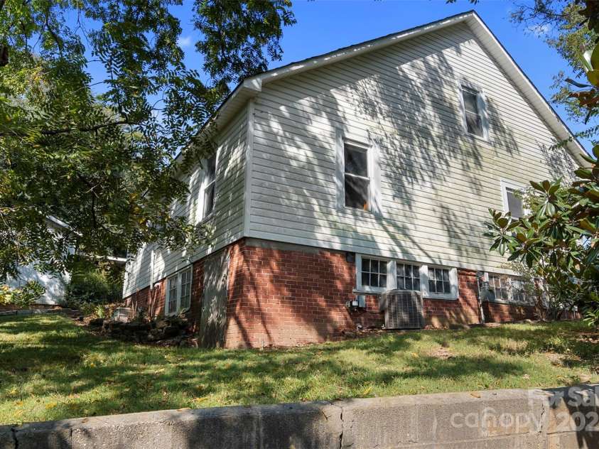 4601 Mooresville Road, Kannapolis, NC 28081.  MLS# CAR4303506, YatesRealty ID 212. 