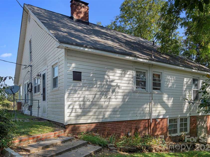 4601 Mooresville Road, Kannapolis, NC 28081.  MLS# CAR4303506, YatesRealty ID 212. 