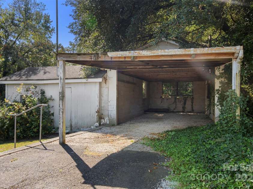 4601 Mooresville Road, Kannapolis, NC 28081.  MLS# CAR4303506, YatesRealty ID 212. 