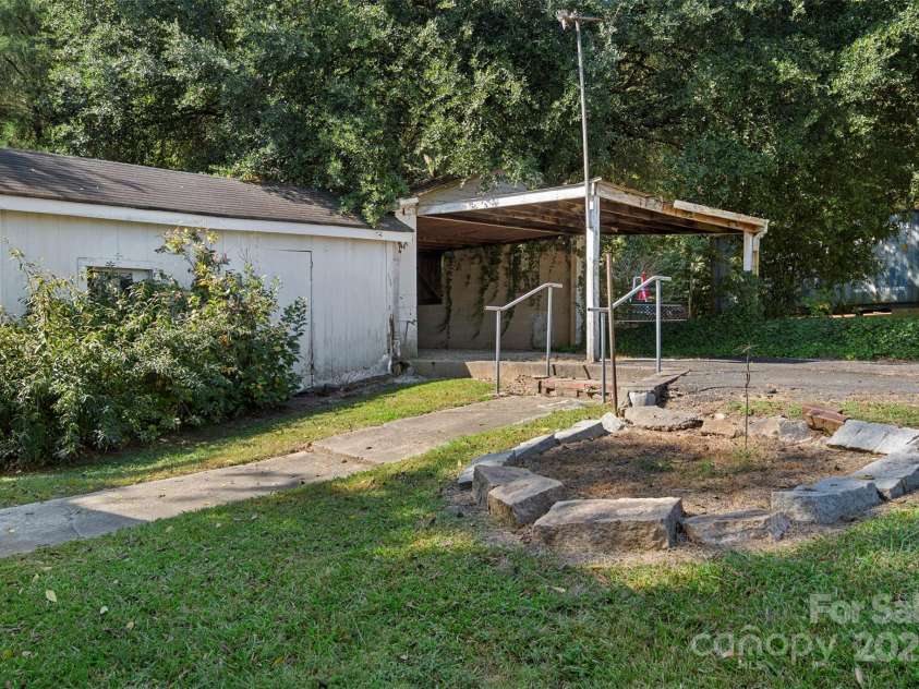 4601 Mooresville Road, Kannapolis, NC 28081.  MLS# CAR4303506, YatesRealty ID 212. 