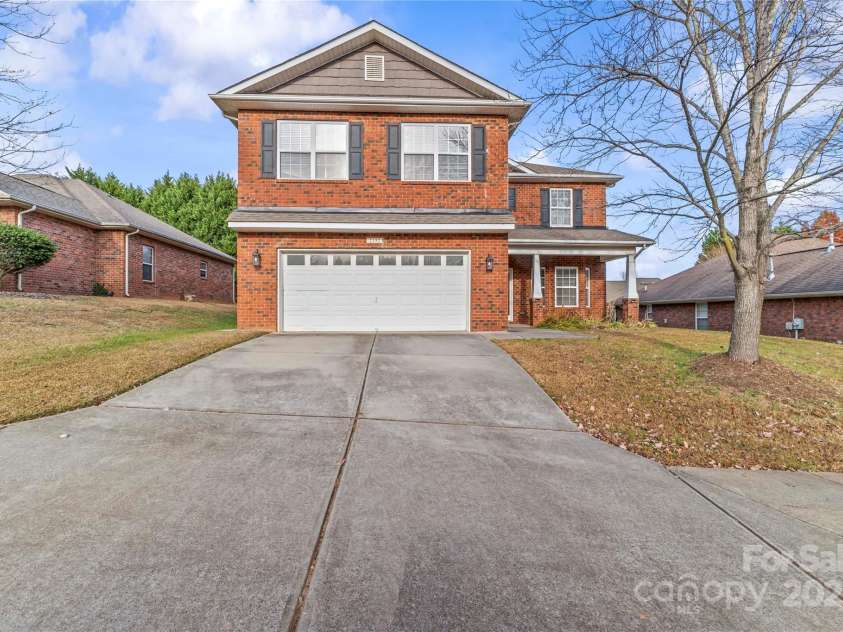 2532 Glyncastle Way, Gastonia, NC 28056.  MLS# CAR4317159, YatesRealty ID 2120. 