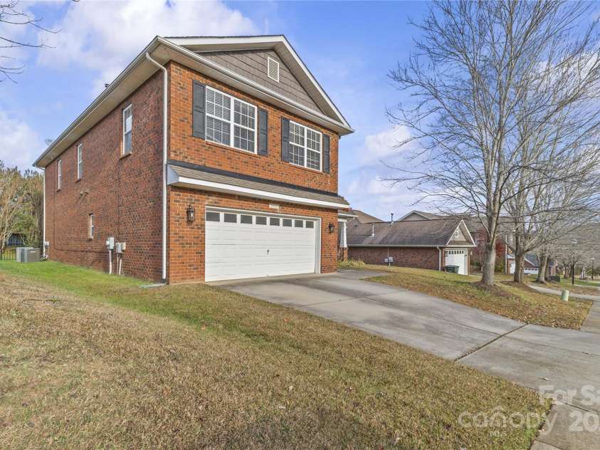 2532 Glyncastle Way, Gastonia, NC 28056.  MLS# CAR4317159, YatesRealty ID 2120. 