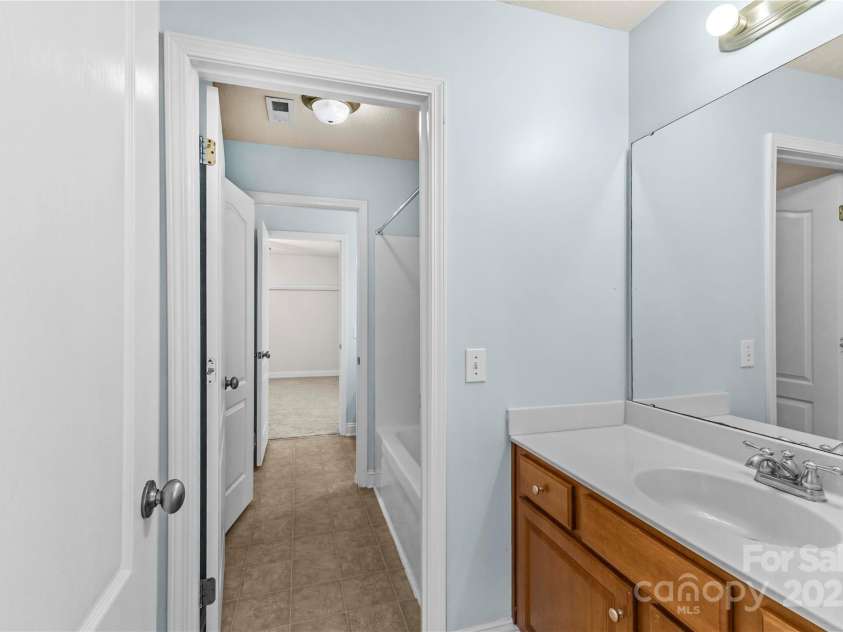 2532 Glyncastle Way, Gastonia, NC 28056.  MLS# CAR4317159, YatesRealty ID 2120. 