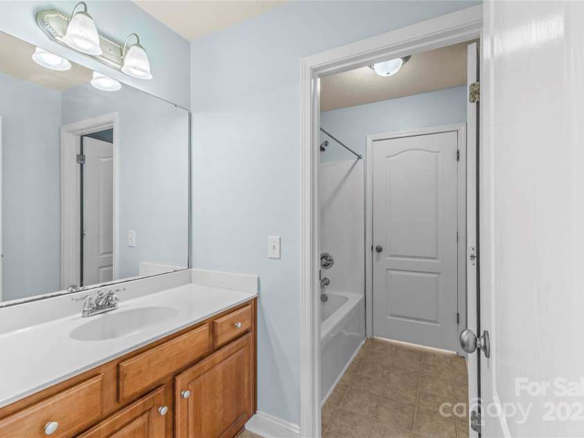 2532 Glyncastle Way, Gastonia, NC 28056.  MLS# CAR4317159, YatesRealty ID 2120. 