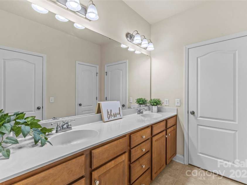 2532 Glyncastle Way, Gastonia, NC 28056.  MLS# CAR4317159, YatesRealty ID 2120. 