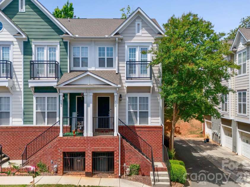 500 Village Park Drive, Belmont, NC 28012.  MLS# CAR4378749, YatesRealty ID 21200. 