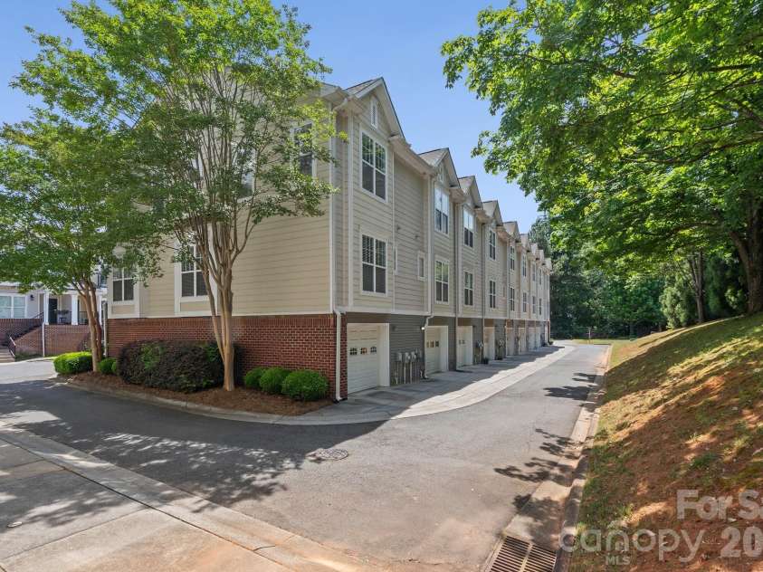 500 Village Park Drive, Belmont, NC 28012.  MLS# CAR4378749, YatesRealty ID 21200. 