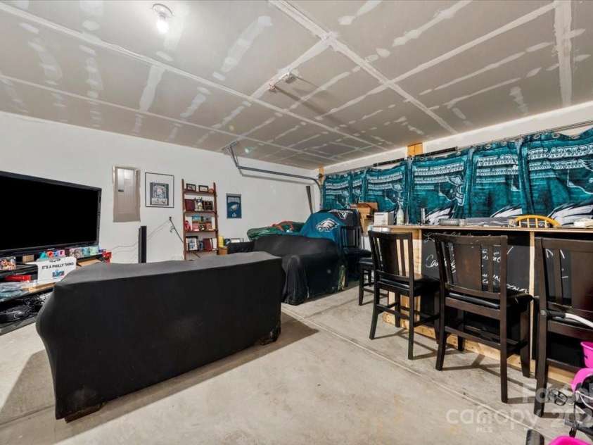 6510 Nathan Drive, Charlotte, NC 28269.  MLS# CAR4266481, YatesRealty ID 21200. 