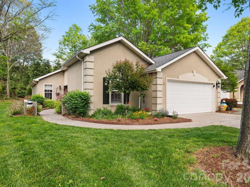 75 Stonebridge Drive, Asheville, NC 28805.  MLS# CAR4372615, YatesRealty ID 21202. 