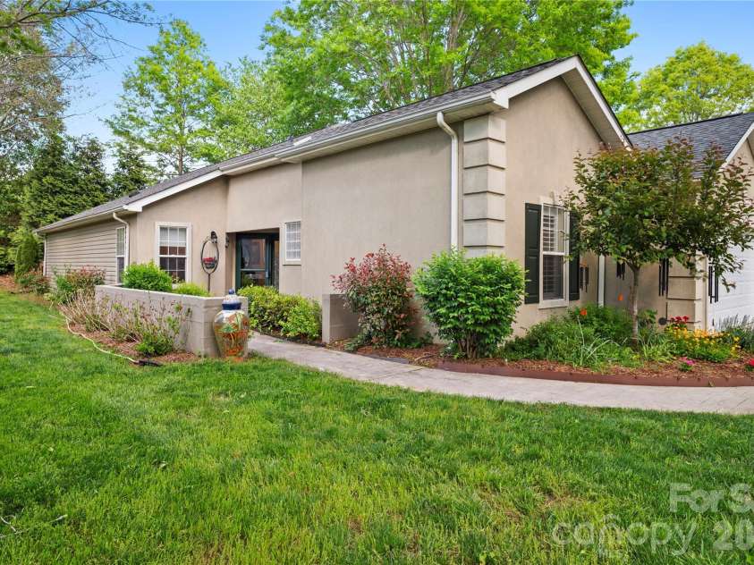 75 Stonebridge Drive, Asheville, NC 28805.  MLS# CAR4372615, YatesRealty ID 21202. 