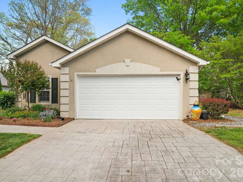 75 Stonebridge Drive, Asheville, NC 28805.  MLS# CAR4372615, YatesRealty ID 21202. 