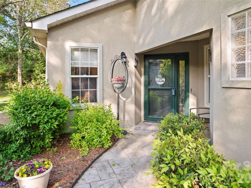 75 Stonebridge Drive, Asheville, NC 28805.  MLS# CAR4372615, YatesRealty ID 21202. 