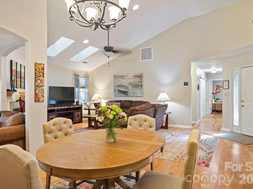 75 Stonebridge Drive, Asheville, NC 28805.  MLS# CAR4372615, YatesRealty ID 21202. 