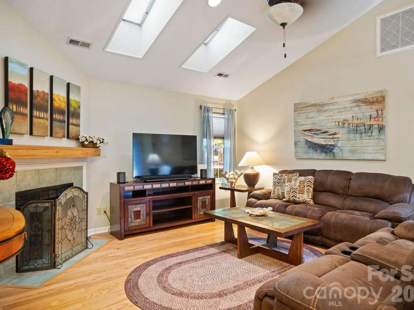 75 Stonebridge Drive, Asheville, NC 28805.  MLS# CAR4372615, YatesRealty ID 21202. 