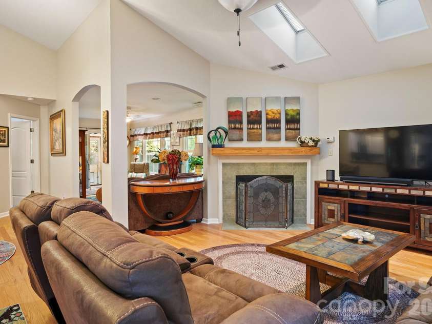 75 Stonebridge Drive, Asheville, NC 28805.  MLS# CAR4372615, YatesRealty ID 21202. 