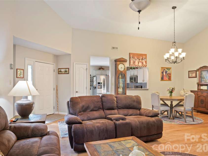 75 Stonebridge Drive, Asheville, NC 28805.  MLS# CAR4372615, YatesRealty ID 21202. 