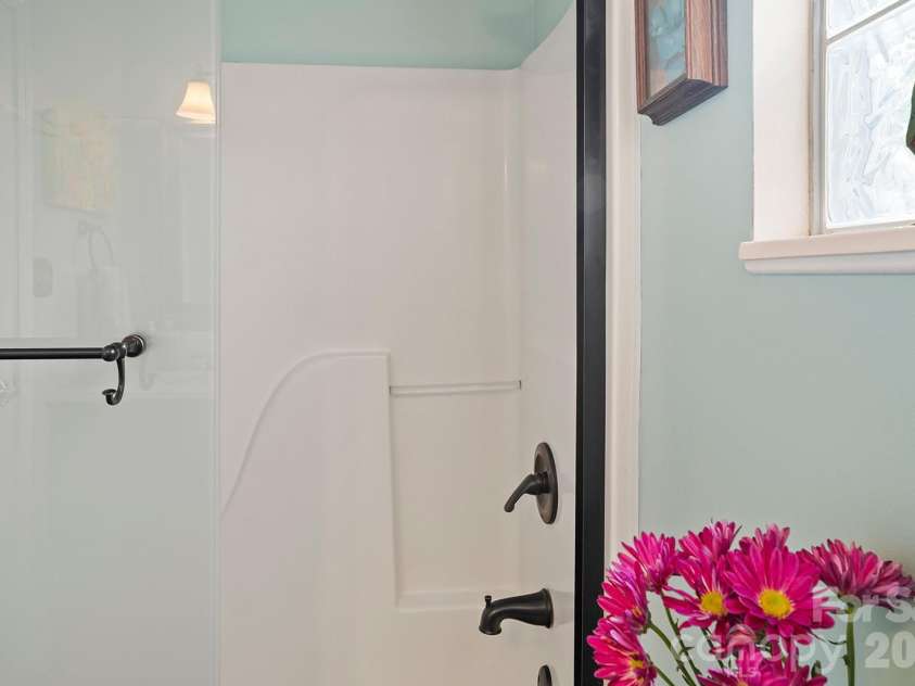 75 Stonebridge Drive, Asheville, NC 28805.  MLS# CAR4372615, YatesRealty ID 21202. 