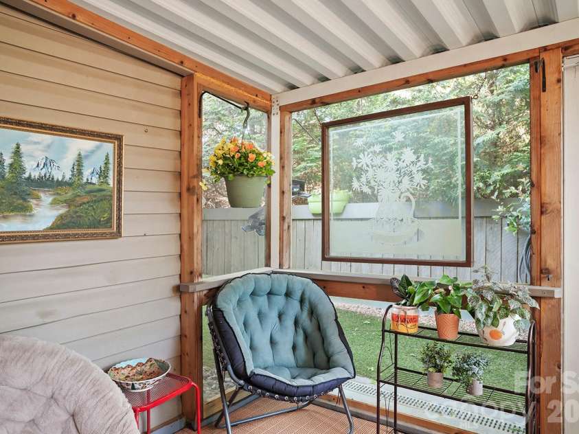 75 Stonebridge Drive, Asheville, NC 28805.  MLS# CAR4372615, YatesRealty ID 21202. 