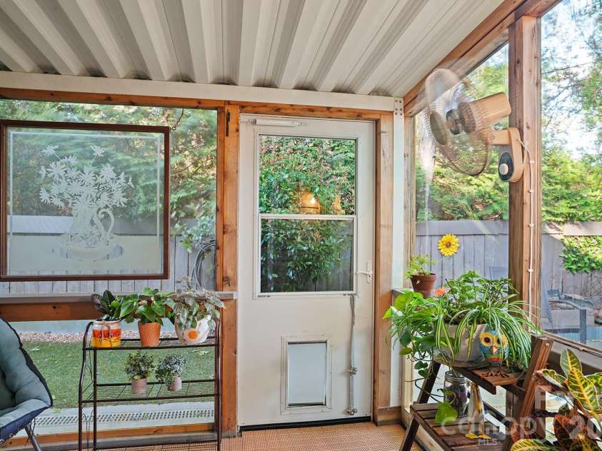 75 Stonebridge Drive, Asheville, NC 28805.  MLS# CAR4372615, YatesRealty ID 21202. 