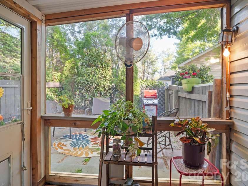 75 Stonebridge Drive, Asheville, NC 28805.  MLS# CAR4372615, YatesRealty ID 21202. 