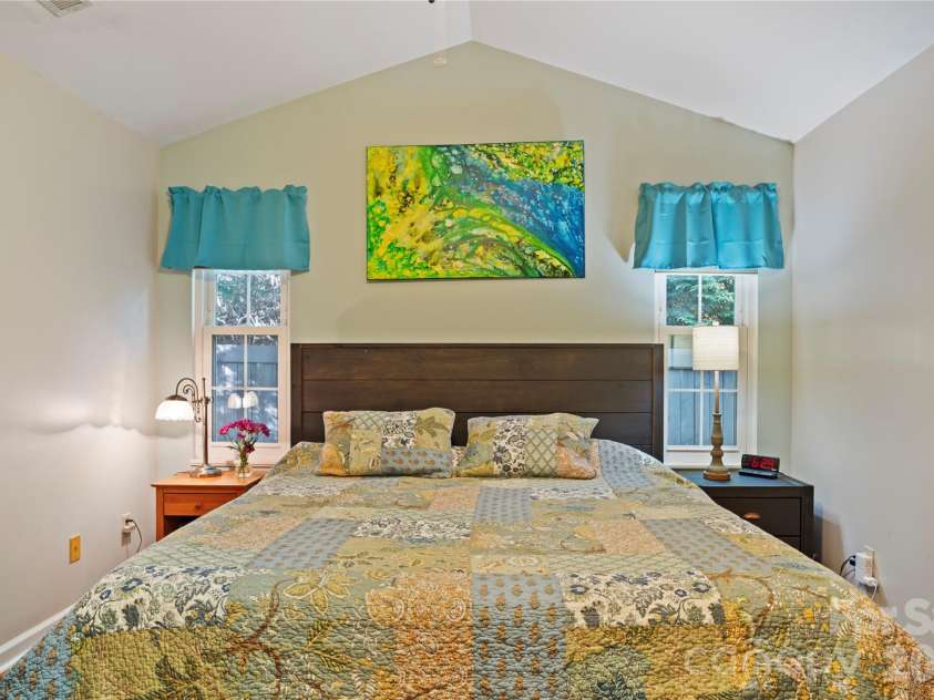 75 Stonebridge Drive, Asheville, NC 28805.  MLS# CAR4372615, YatesRealty ID 21202. 