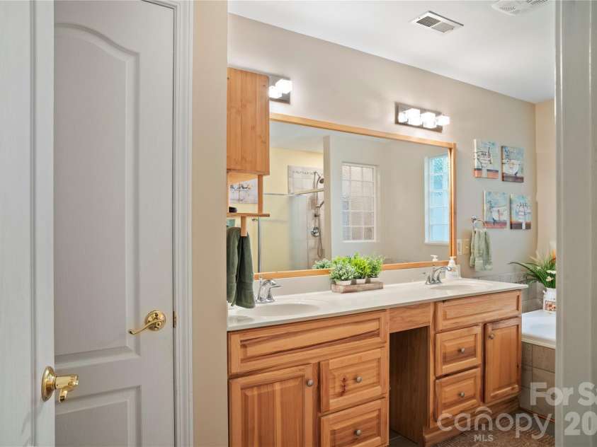 75 Stonebridge Drive, Asheville, NC 28805.  MLS# CAR4372615, YatesRealty ID 21202. 
