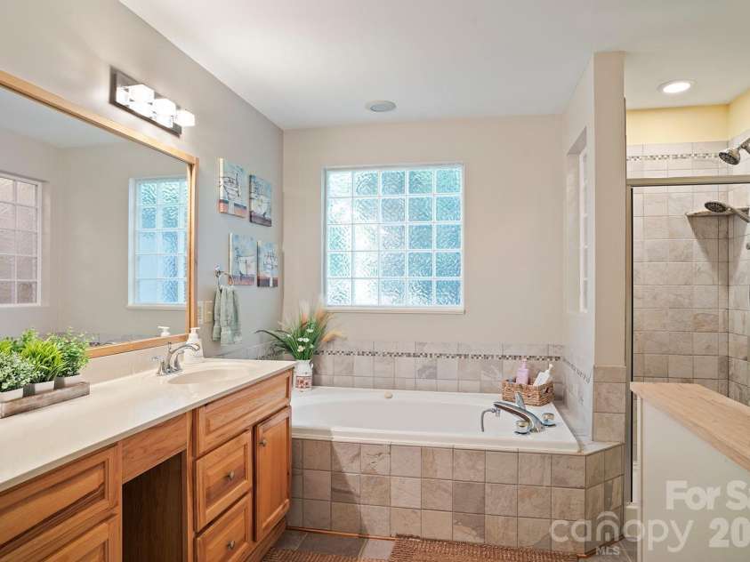 75 Stonebridge Drive, Asheville, NC 28805.  MLS# CAR4372615, YatesRealty ID 21202. 