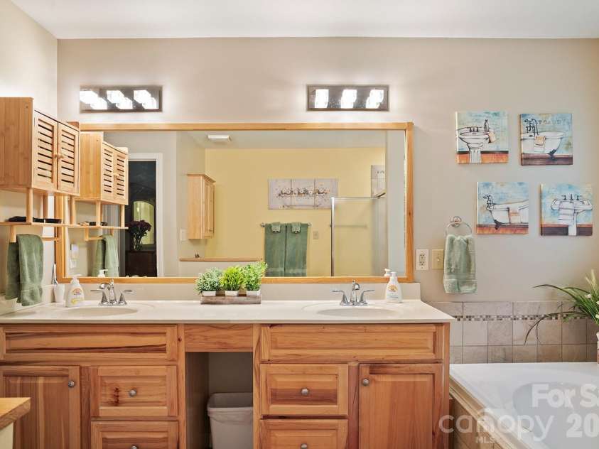 75 Stonebridge Drive, Asheville, NC 28805.  MLS# CAR4372615, YatesRealty ID 21202. 