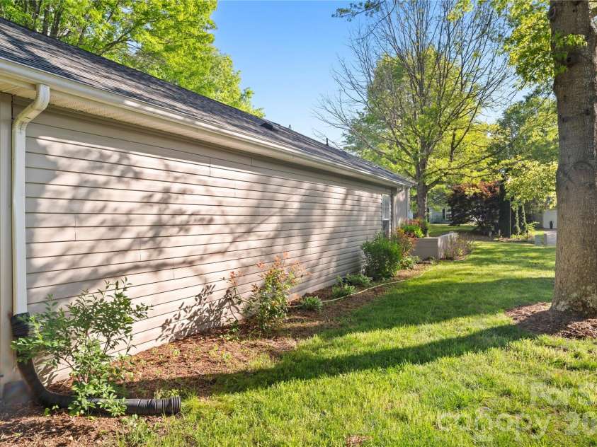 75 Stonebridge Drive, Asheville, NC 28805.  MLS# CAR4372615, YatesRealty ID 21202. 