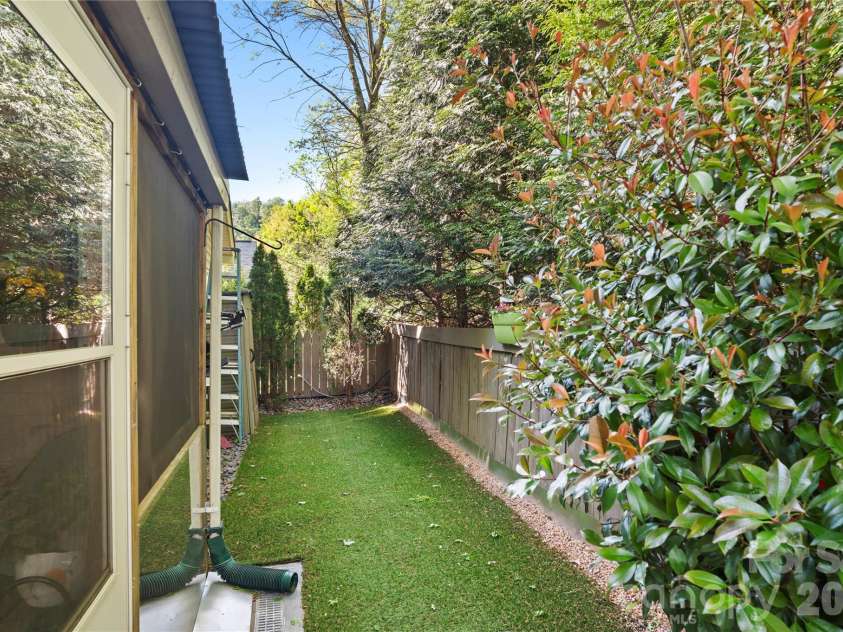 75 Stonebridge Drive, Asheville, NC 28805.  MLS# CAR4372615, YatesRealty ID 21202. 