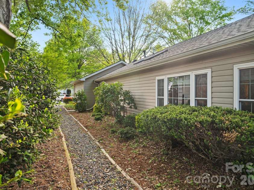 75 Stonebridge Drive, Asheville, NC 28805.  MLS# CAR4372615, YatesRealty ID 21202. 