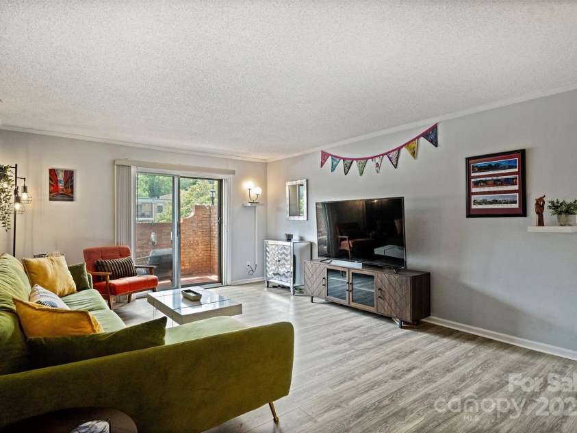 4736 Hedgemore Drive, Charlotte, NC 28209.  MLS# CAR4269160, YatesRealty ID 21204. 