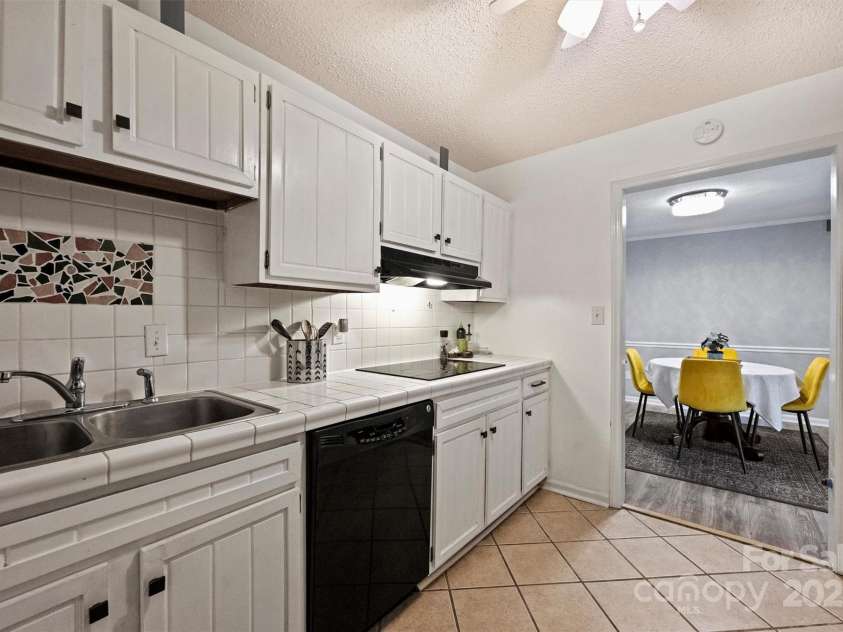 4736 Hedgemore Drive, Charlotte, NC 28209.  MLS# CAR4269160, YatesRealty ID 21204. 